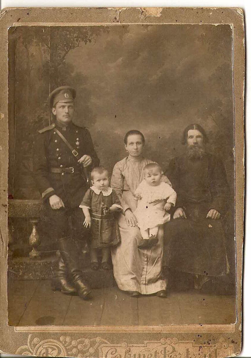 А._Г._Галахова_с_семьей.JPG