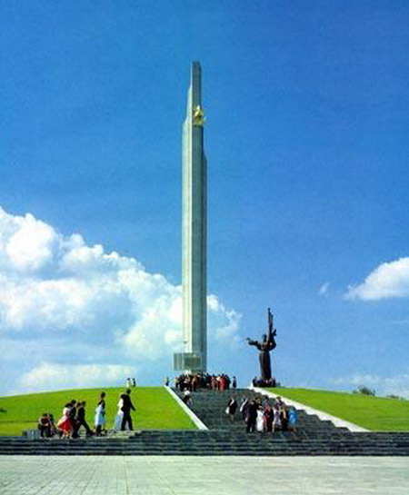 0024-023-Blizkie-sosedi.jpg