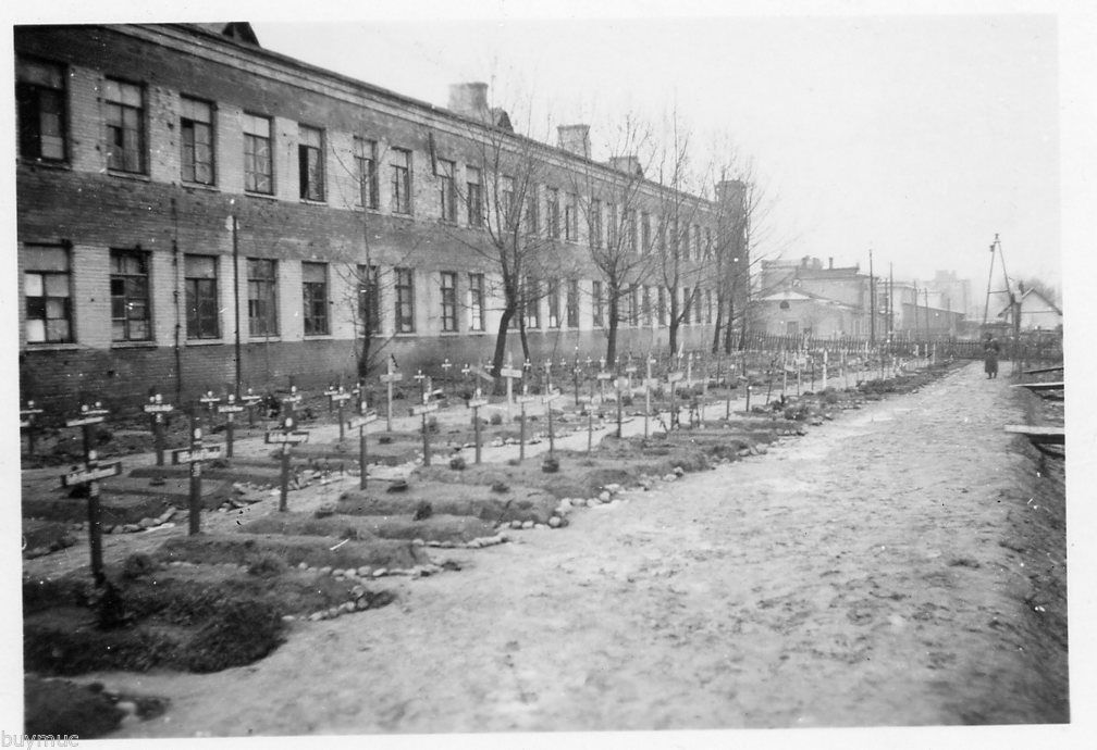 FOTO SOLDATENGRÄBER SMOLENSK.JPG