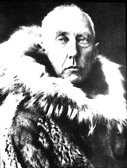 roald_amundsen_wearing_furs.jpg