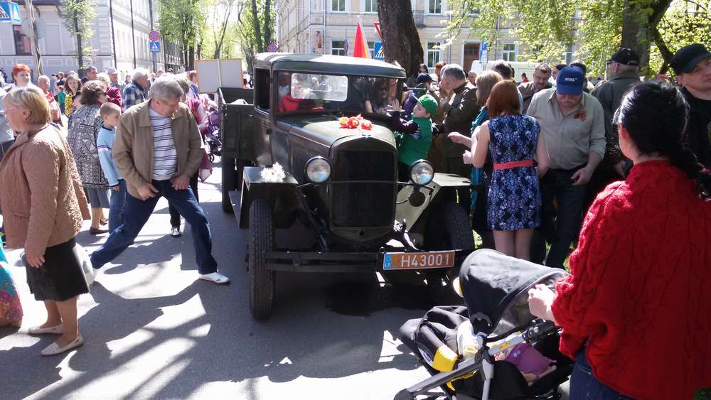 Нас не видно,но мы  где то тут....jpg