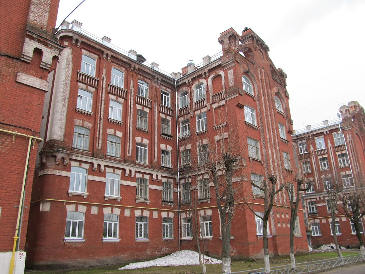 1280px-Двор_Пролетарки.jpg
