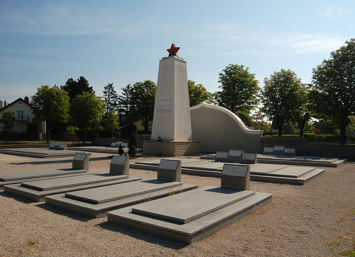 Russian_cemetery,_Leobersdorf_2.jpg