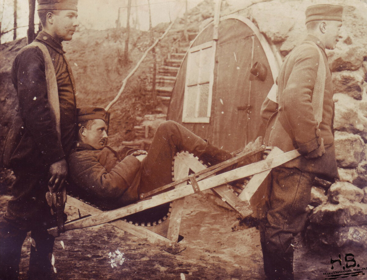 Первая мировая раненые. Носилки первой мировой войны. Раненые солдаты первой мировой войны. Ранения первой мировой. Носилки в первую мировую.