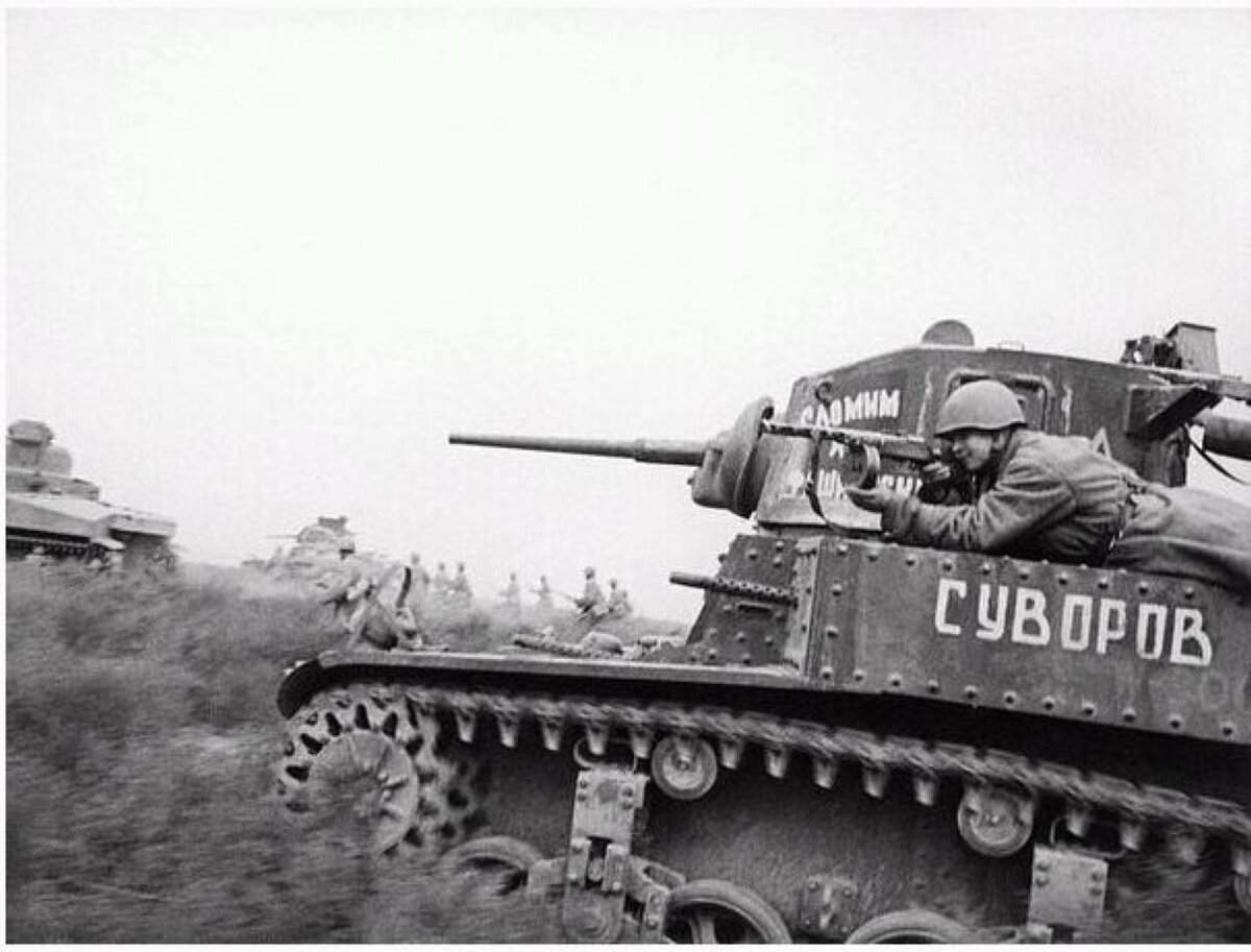 М 3 Stuart_РККА..Суворов..атака.jpg
