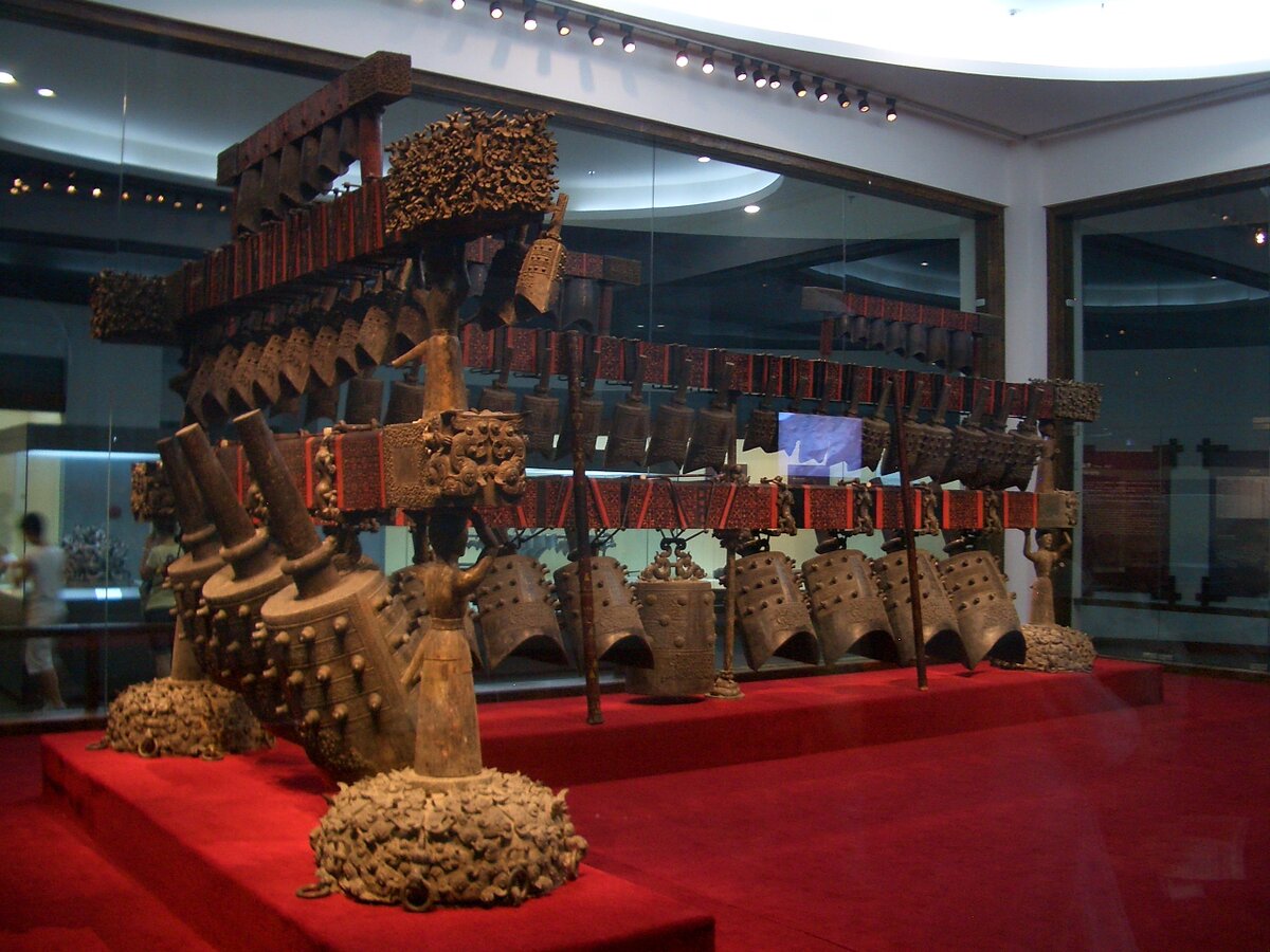 VM_4732_Hubei_Provincial_Museum_-_bianzhong_set.jpg