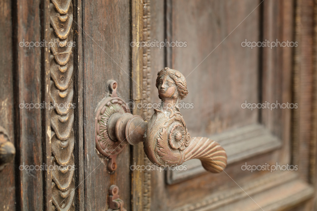 depositphotos_18459523-Door-handle.jpg