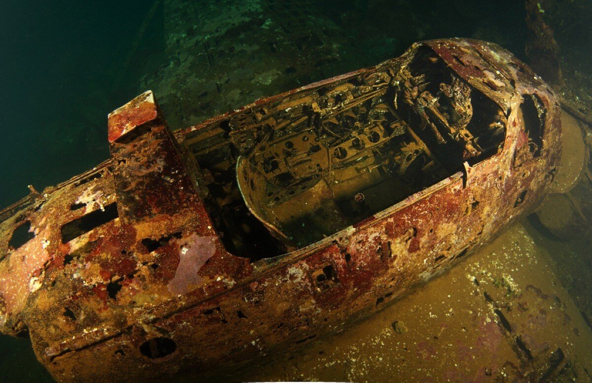 Корабли лежащие на дне. Остров Чуук подводное кладбище. Острова Чуук подводное кладбище кораблей. Лагуна трук в Микронезии. Лагуна трук в тихом океане.