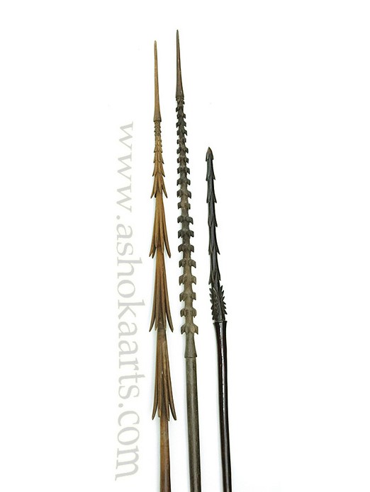 fijispears-wwwashokaartscom-fine-antique-oriental-arms-and-armour-swords-and-weapons-7-2481.jpg