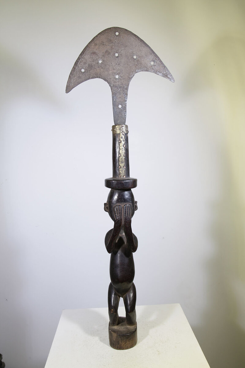 1261335822arme-hache-africaine-gabon-01.jpg