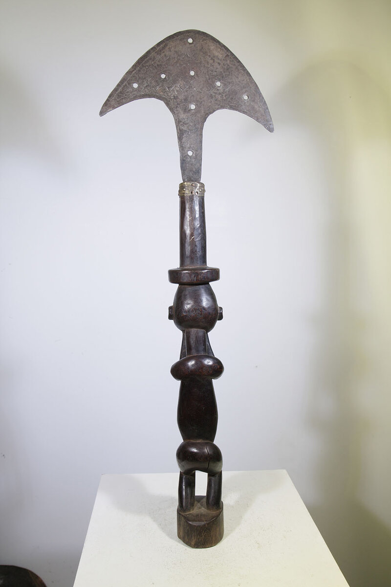 1261335895arme-hache-africaine-gabon-01-4.jpg