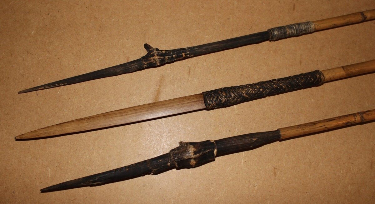 PAPOUA-NEW-GUINEA-3-old-bambou-arrows-PNG-_57 (3).jpg