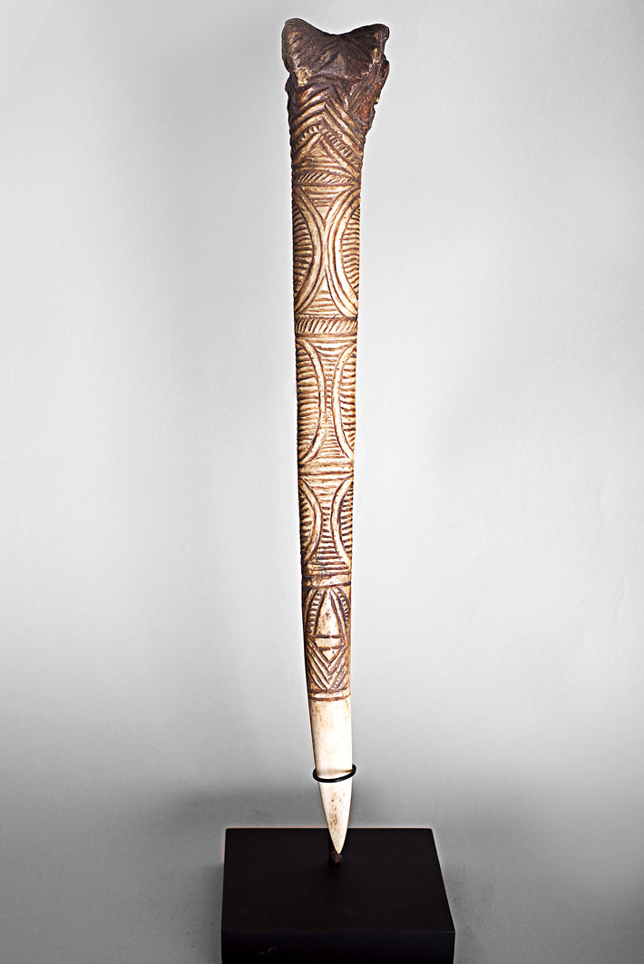 utensils_old_cassowary_bone_dagger_0136_a.jpg