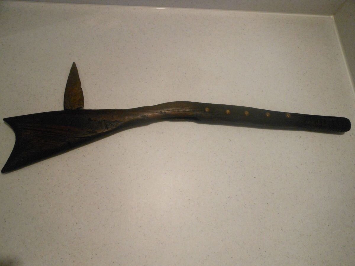 158322961_antique-gunstock-war-club-old-skull-cracker-tomahawk-gun.jpg