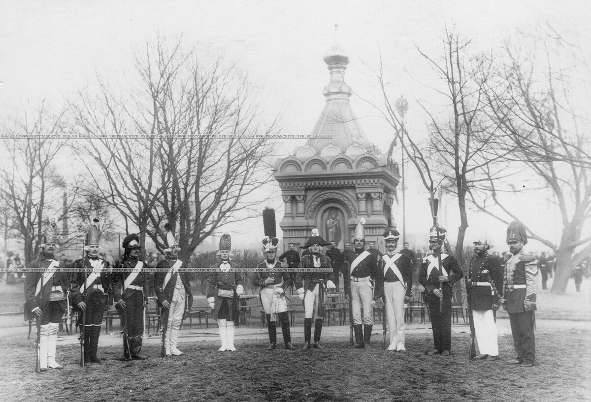 Солдаты_в_исторических_формах_полка_(1756-1856_гг.)..jpg