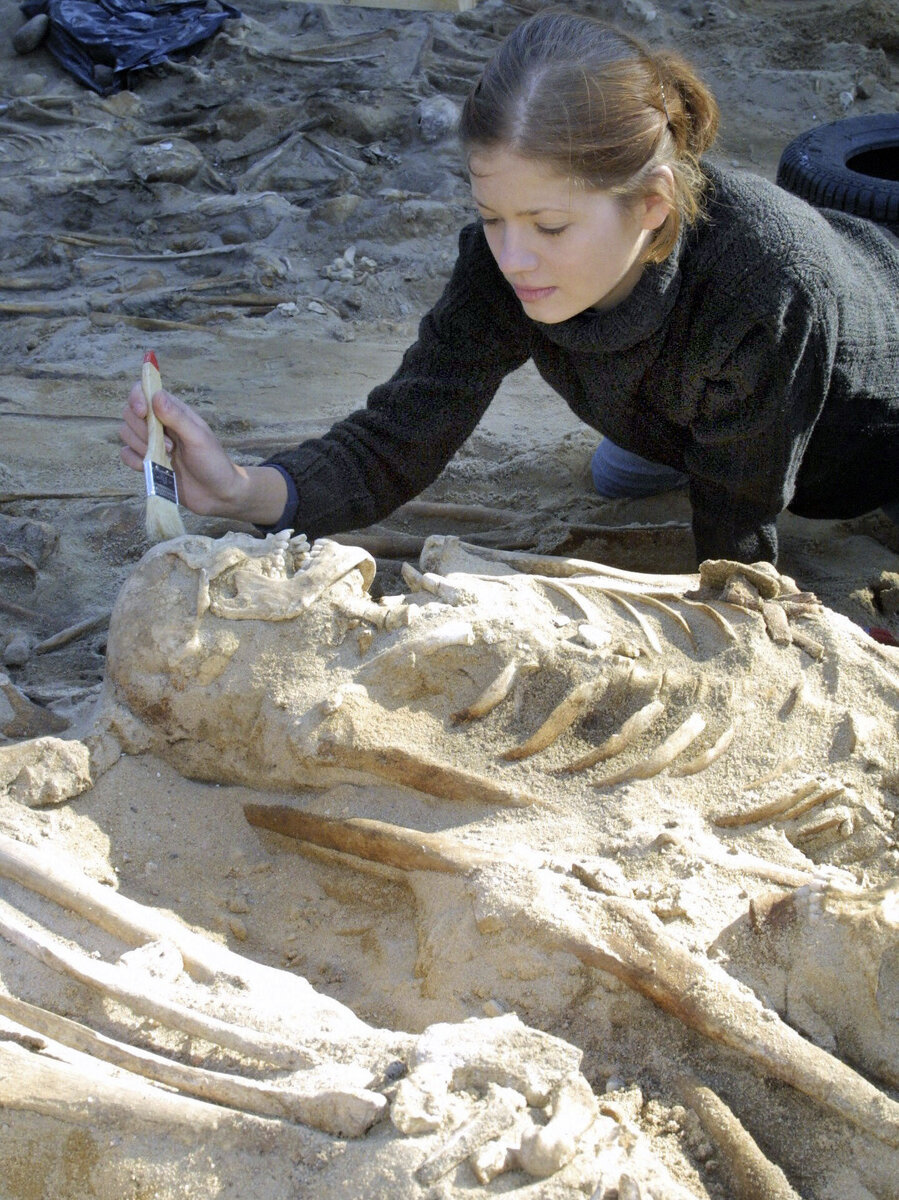 Skeleton-excavated-from-mass-grave.jpg