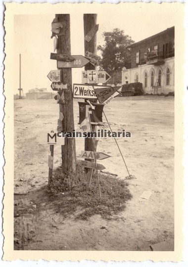 Orig. Foto Schilderwald Wegweiser in ROSLAWL Russland 1941.jpg