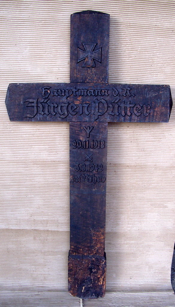 Gedenkkreuz-für-den-in-Rshew-gefallenen-HptmdR-Pütter.jpg