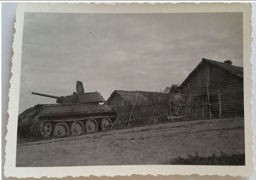 найи_т-34-76 и забор.JPG