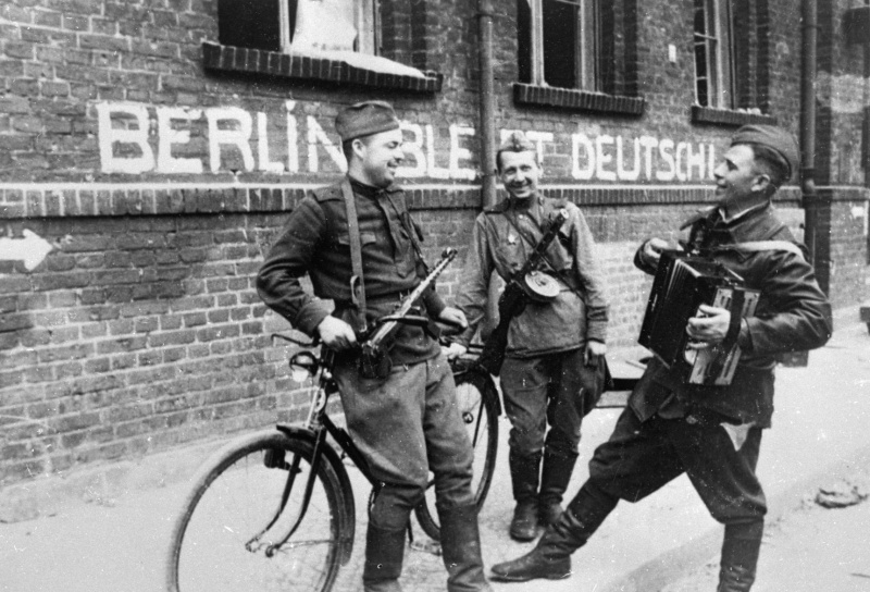 berlin_45_wall.80pqmp5m1zswcgwcoskggkwww.ejcuplo1l0oo0sk8c40s8osc4.th.jpg