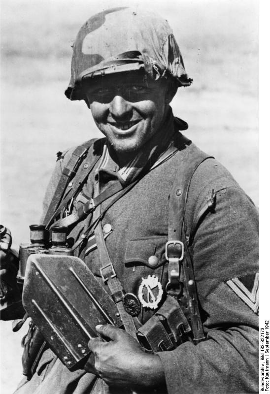 Bundesarchiv_Bild_183-B22173,_Russland,_Kampf_um_Stalingrad,_Infanterist.jpg