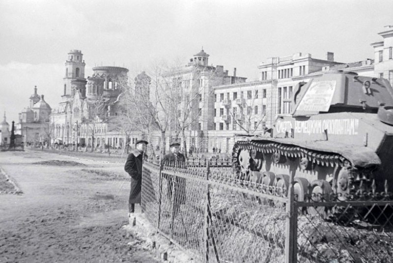 т-70_Памятник героям-танкистам, погибшим в боях за город Орел. 1945г..jpg