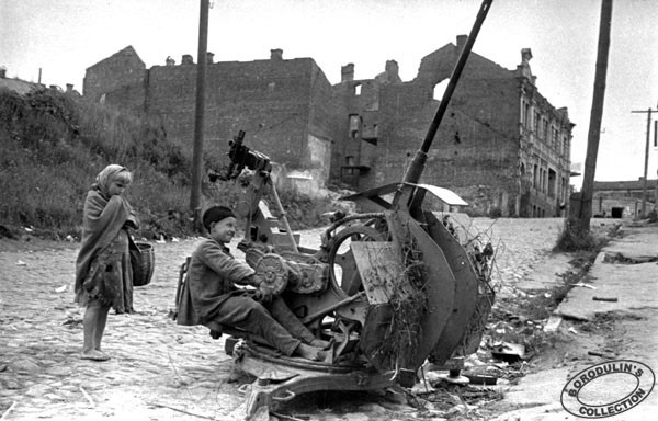 1188752877_deti-vojjny.-mogilev...-1942.-foto.jpg