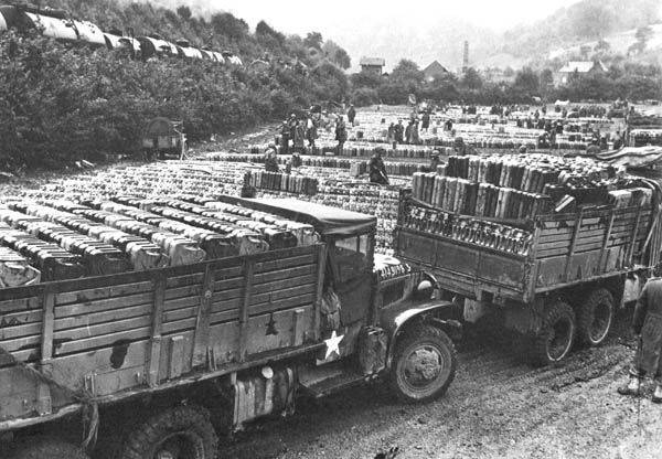 1433767780_jerry-cans-2.jpg