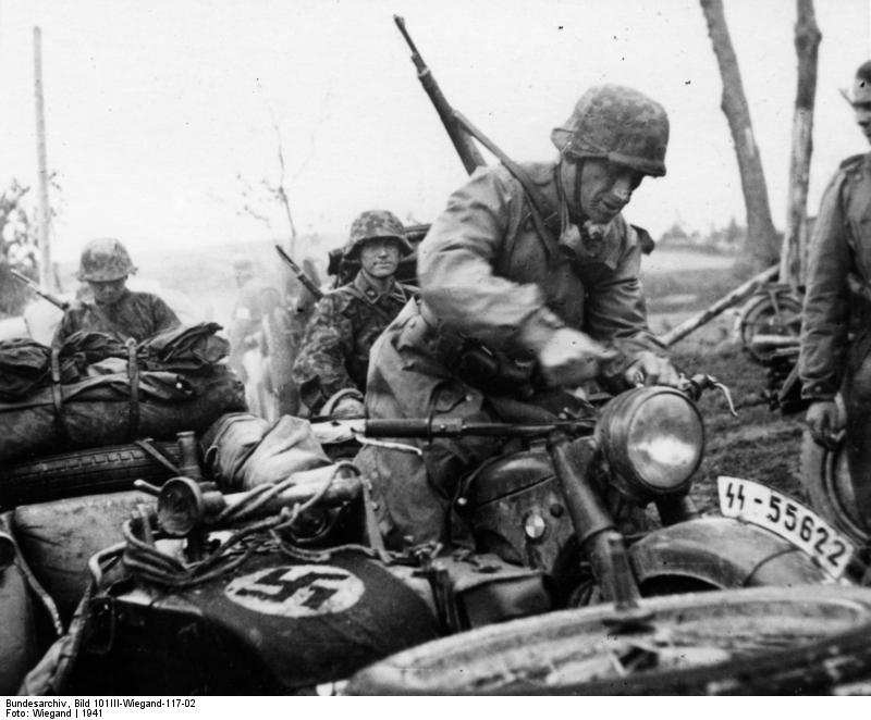 Bundesarchiv_Bild_101III-Wiegand-117-02_Russland_Kradschütze_Beiwagenkrad.jpg