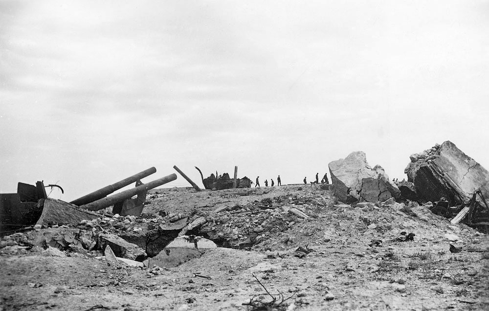 Sevastopol-29.07.1942_1708_Battery35-Turrets1+2.jpg