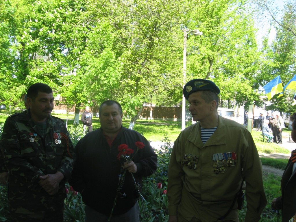 Оборин с двумя афганцами.JPG