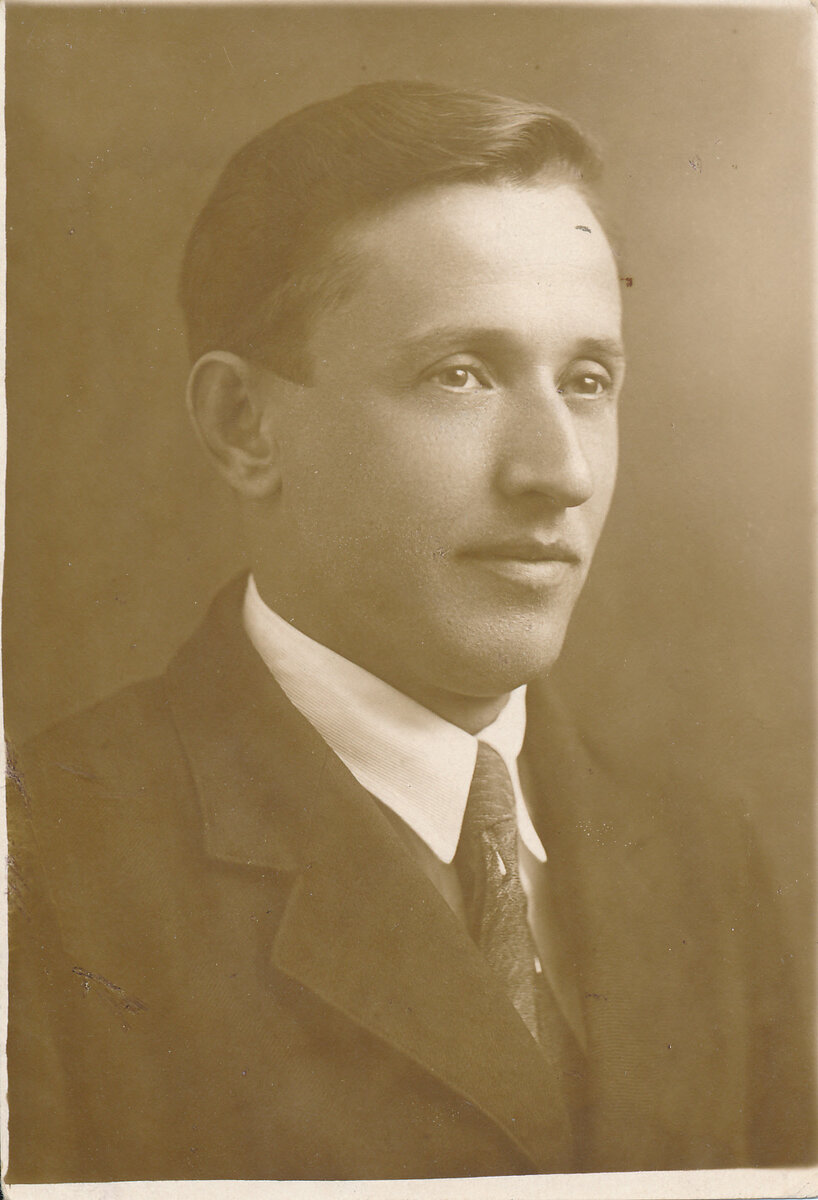 Grisha Estrin_2nd photo_front.jpg