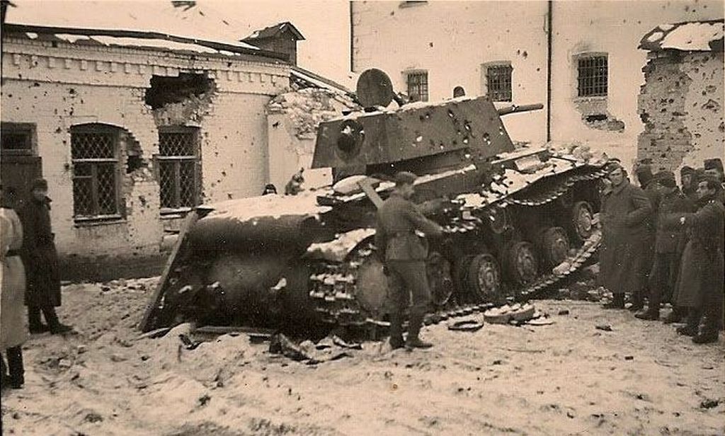най_КВ-1_г.Венев 1.jpg