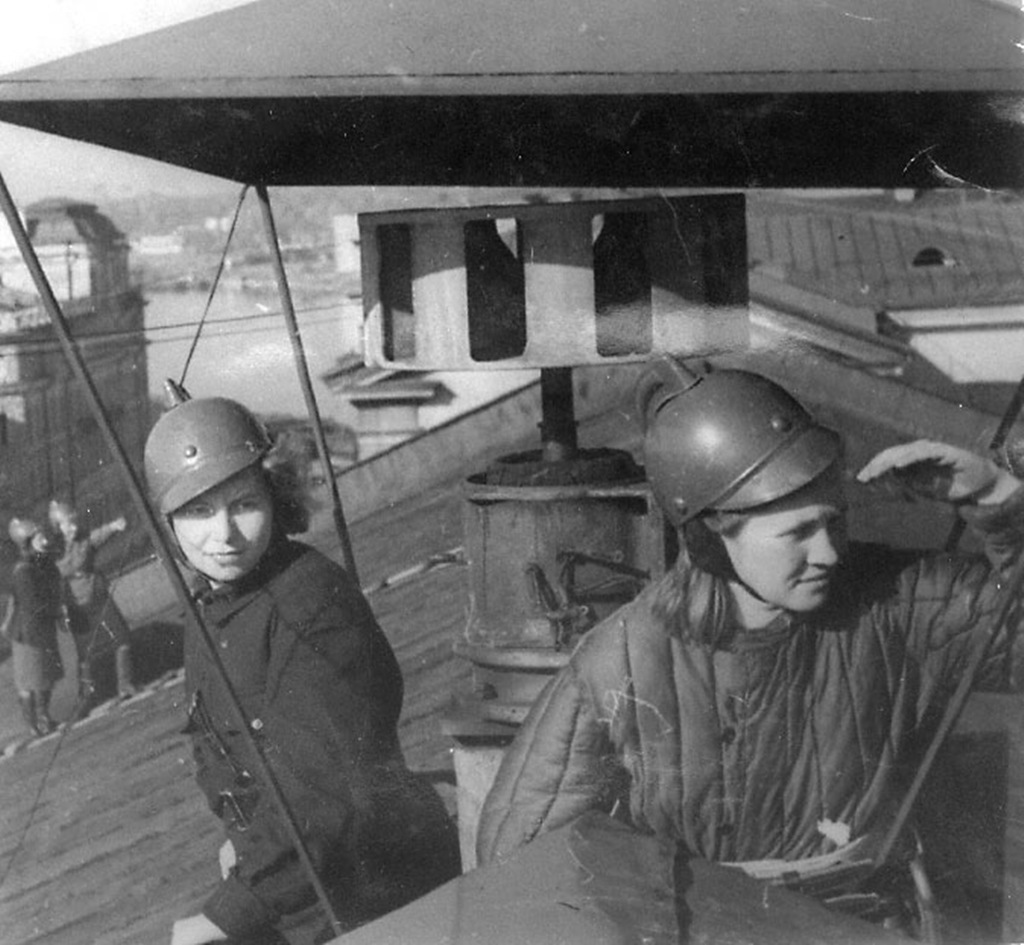 Пожарные во время великой отечественной войны. Бойцы МПВО Ленинграда. МПВО 1941-1945. Девушки бойцы МПВО В блокадном Ленинграде.