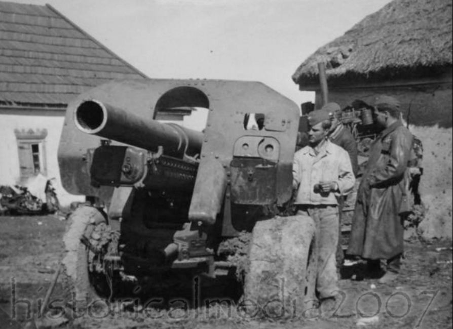 най_С-60 и 152мм М-10_Умань - 1941г.JPG