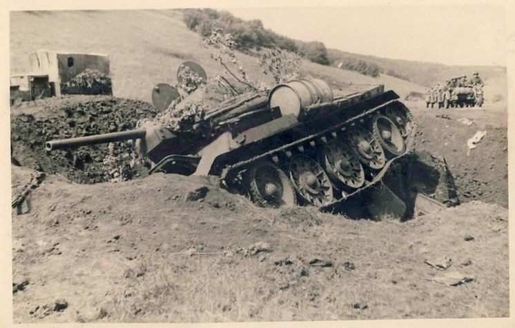 най_т-34-76 и 34ка=2.JPG
