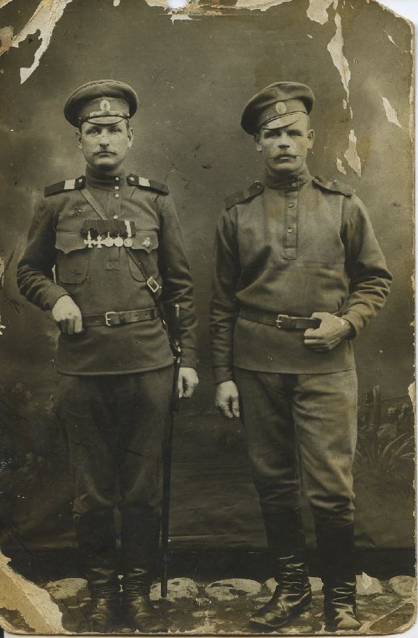03-Zaharov-Ivan-Zaharovich-s-krestami-1916.jpg