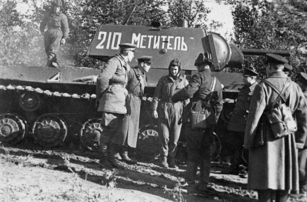 0_КВ-1 Мститель_ № 210 генерал-майор Астанин А.Н. 1942 г.jpg