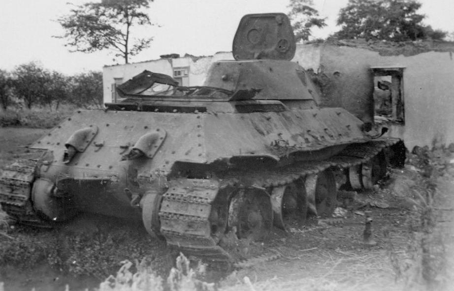 най_т-34_Перегоновка Кировоград.обл лето 1941г.jpg