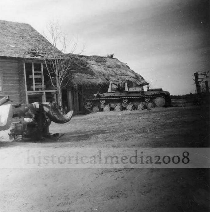 КВ-1э из 87-го отб 11-й А подбитый в д. Васильевщина Новгородской обл7.jpg