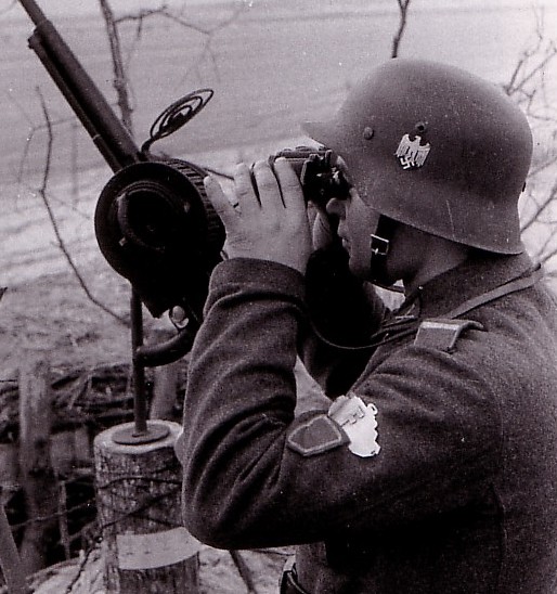 German cossack and French Reibel MG.jpg