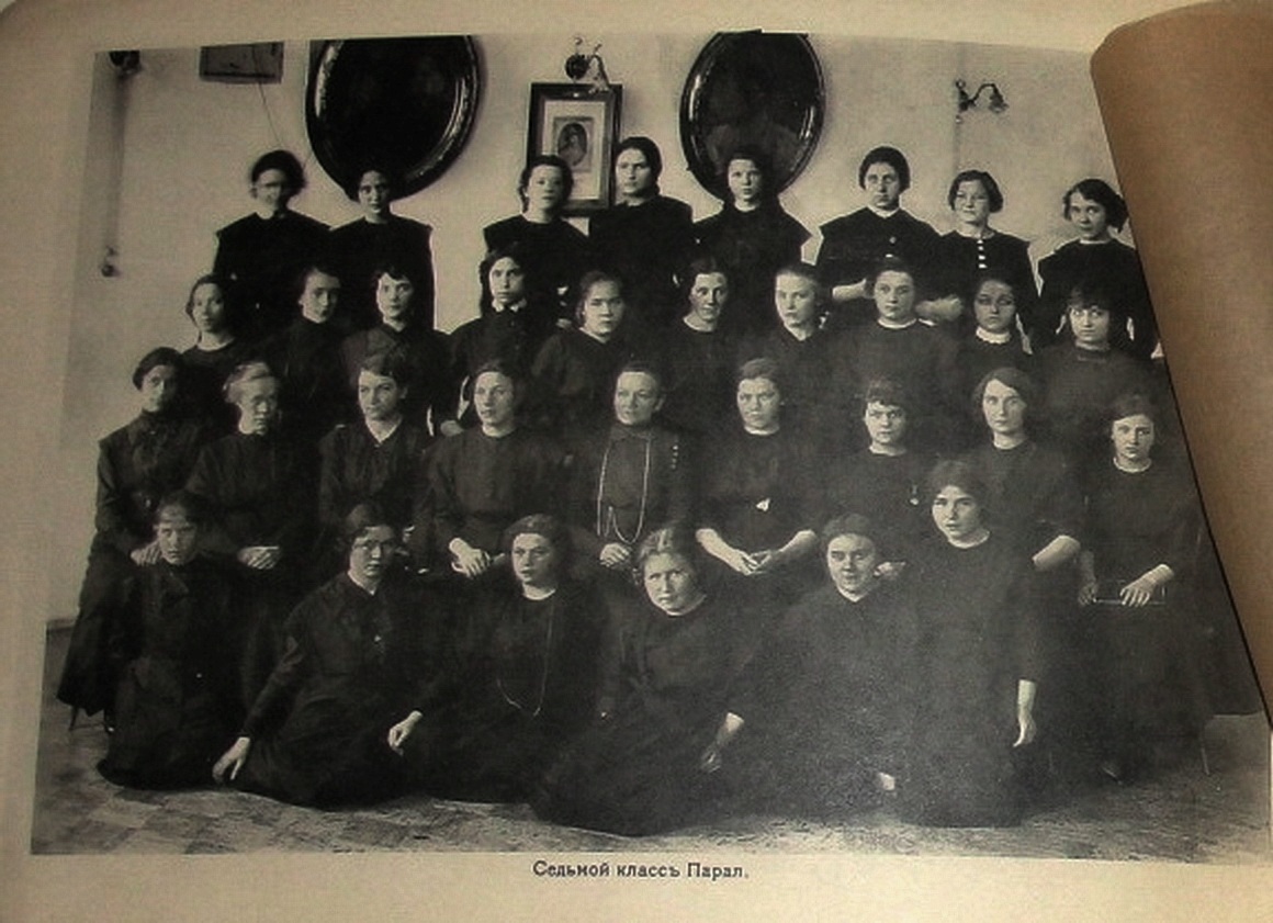 Сайт женской гимназии. Тюменская женская гимназия. Женская гимназия Тюмень. Смоленская женская гимназия. 1916 Смоленск женская гимназия.