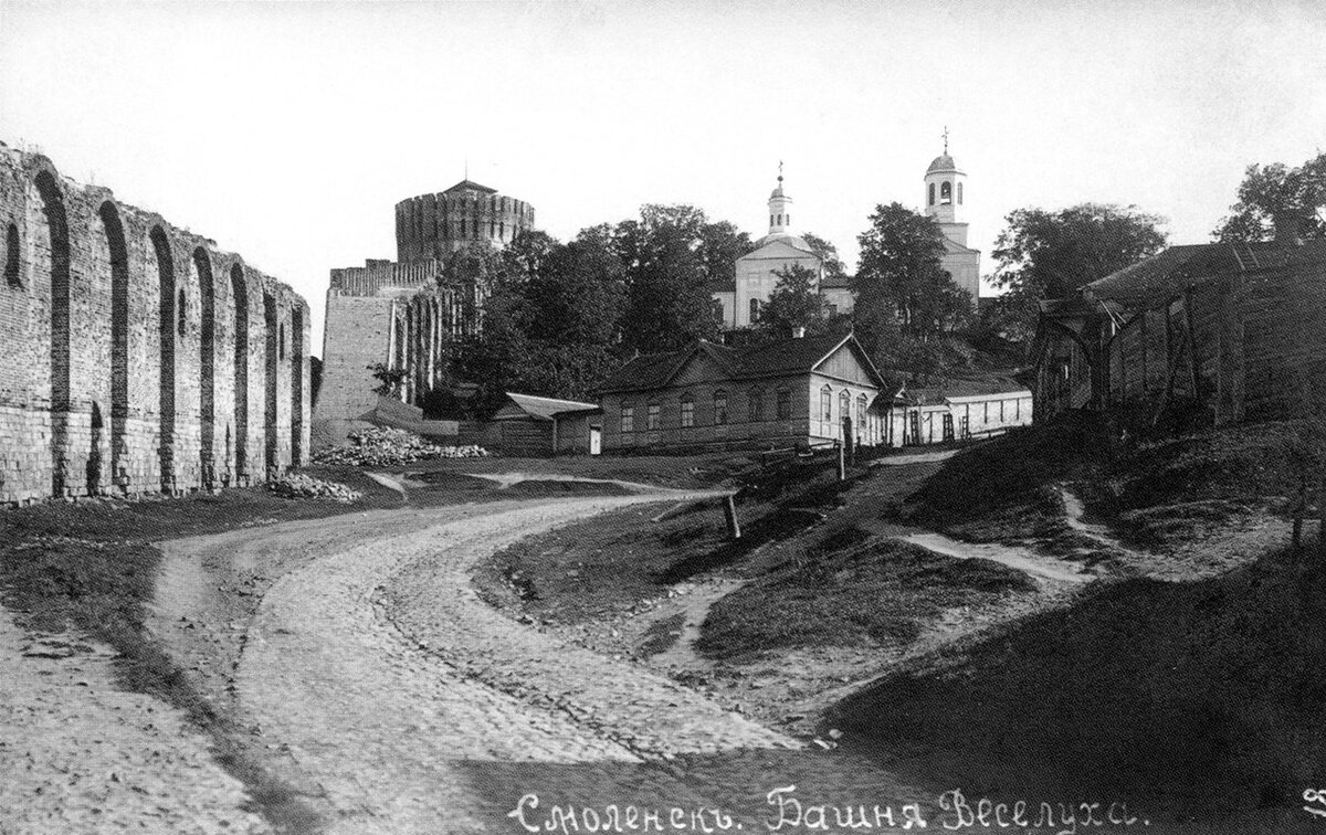 Башня Веселуха и Покровская церковь. 1905.jpg