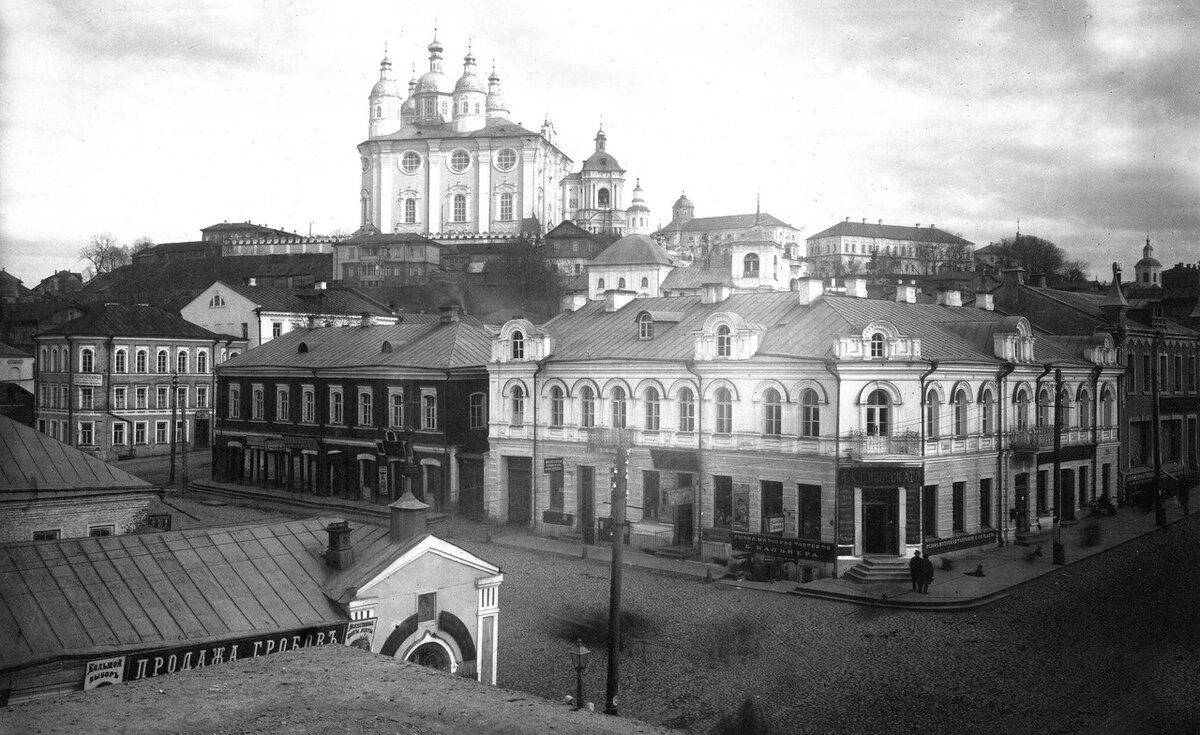 Вид с крепостной стены на Армянскую улицу и Соборную гору. 1909.jpg