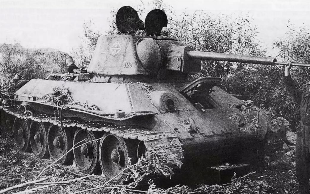 01_Т-34-76_банник.jpg