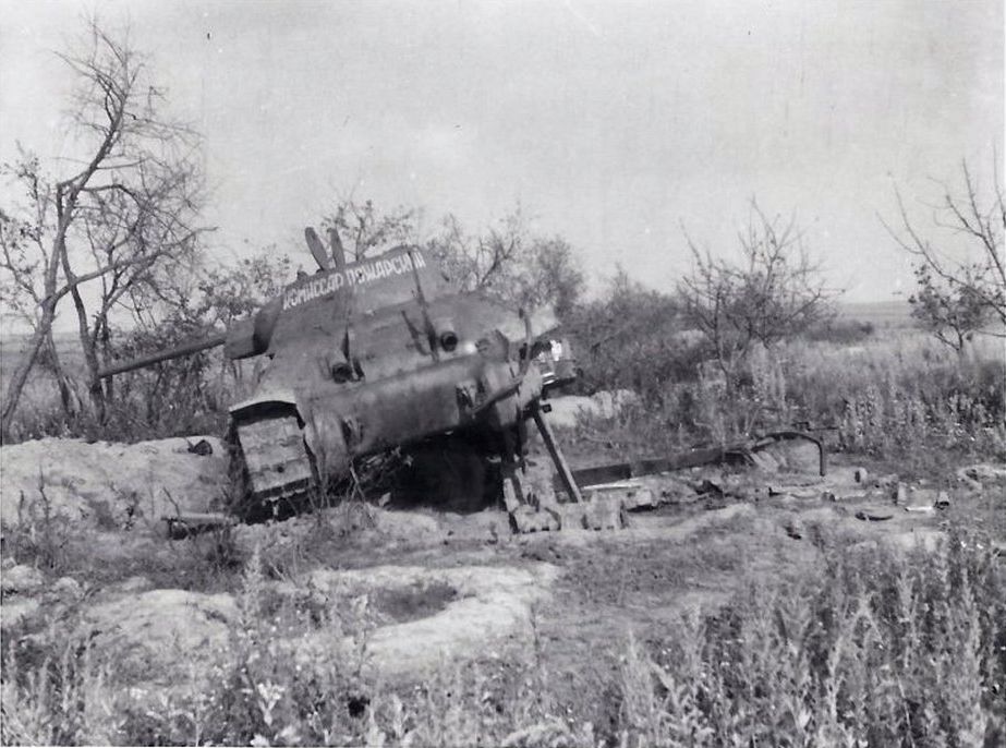 0_I_Т-34-76..Комиссар Пожарский.._подбитый.JPG
