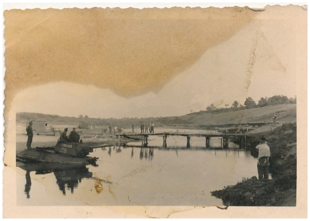 0_I_Т-34-76..Котовский..№ 176_брошен-переправа.jpg