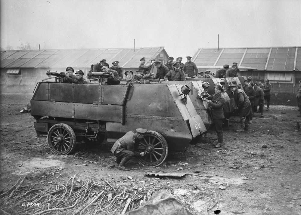 00Виккерс Cleaning_arm.cars,_Canadian_Motor_MG_Brig_Apr.1918.jpg