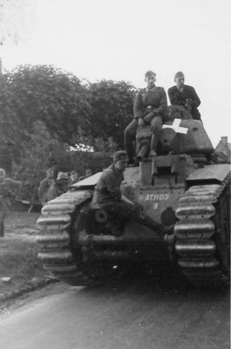 0_Char B1-bis № 465 .Атос. (Athos) дер. Бюси-ле-Пьерпон.18.05.40.jpg