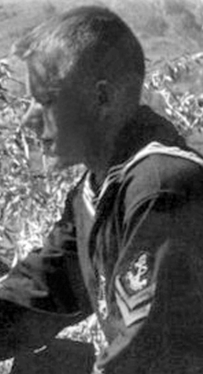 avgust-1940-goda-u-kolxoznika-novikova-moryak.jpg